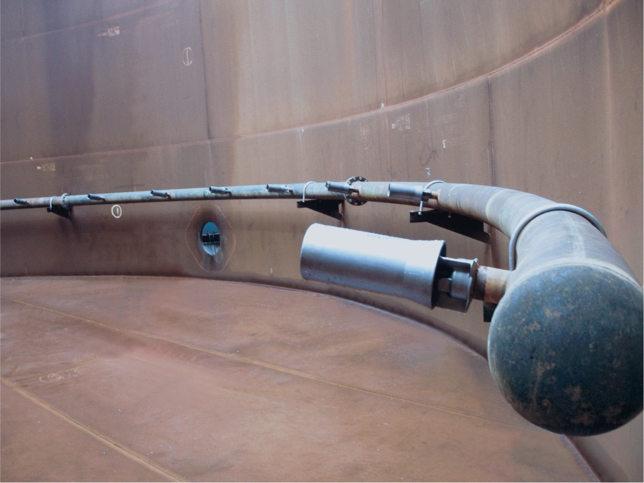 Mixing nozzles installed in a tank